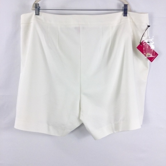 Vince Camuto Plus Size White Button Detail Dress Shorts Size 20W NWT - Picture 3 of 9
